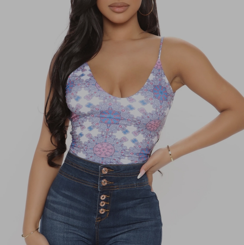 Back out crop top